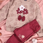 Ensemble fille molleton non gratté beige fleurs et pantalon bordeaux - Mode enfant Tunisie Stylish Kids
