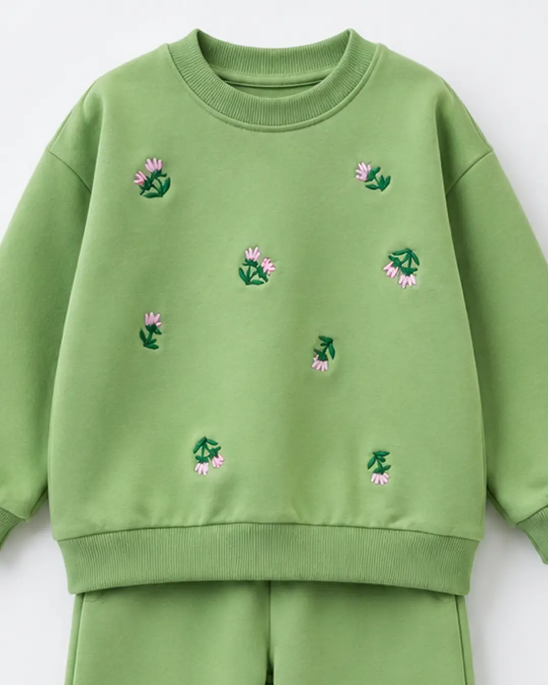 Détail broderies florales sweat vert fillette - Stylish Kids Tunisie