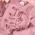 Détail sweat volants pompons et pantalon rose poudré fille - Stylish Kids Tunisie