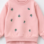 Détail fleurs brodées sweat rose clair molleton fille - Stylish Kids Tunisie