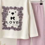 Détail fleurs 3D en relief lilas ensemble fille 2 pièces - Stylish Kids Tunisie