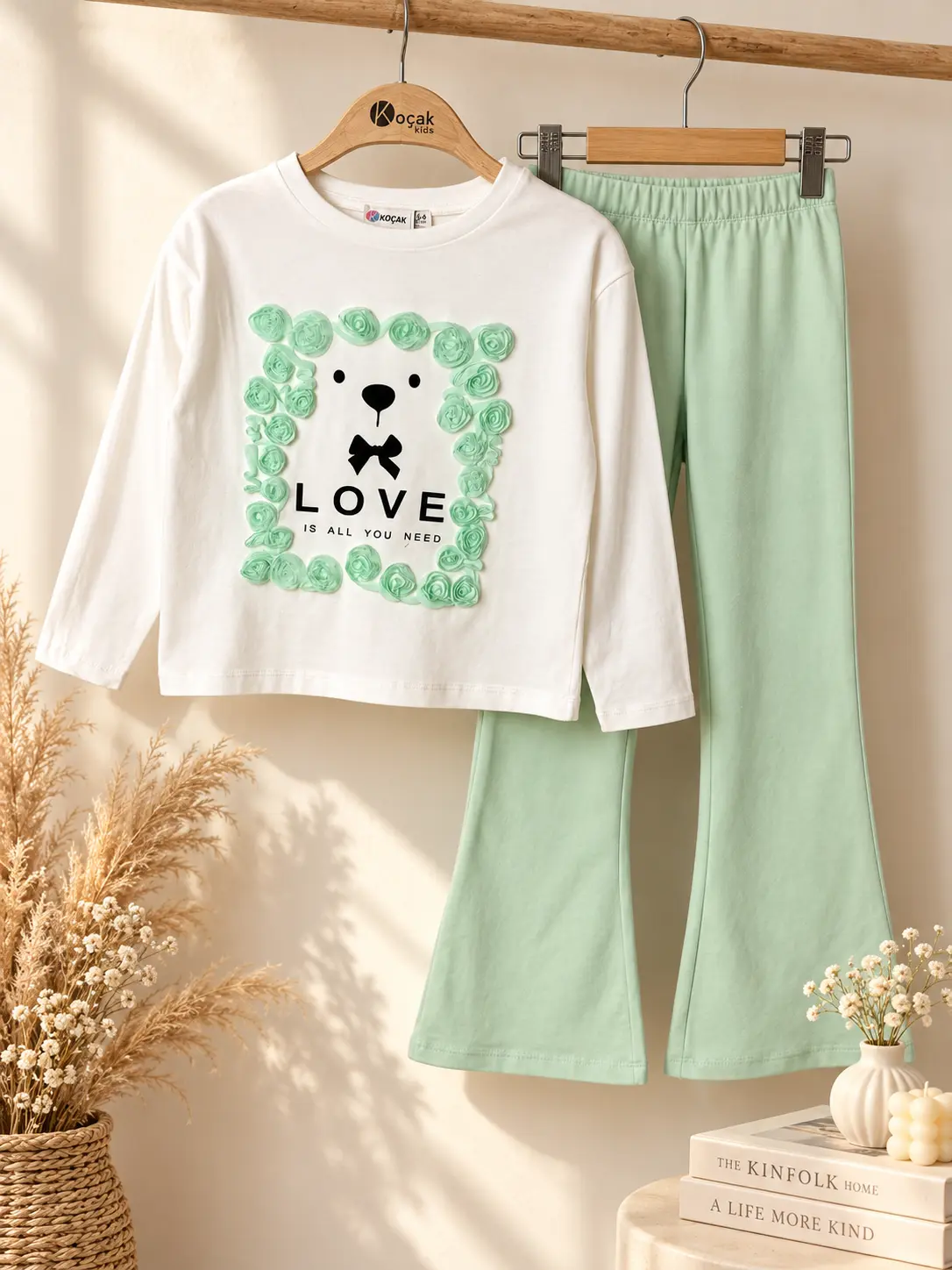 Ensemble fillette haut blanc fleurs en relief vert menthe et pantalon évasé - Mode enfant Tunisie Stylish Kids