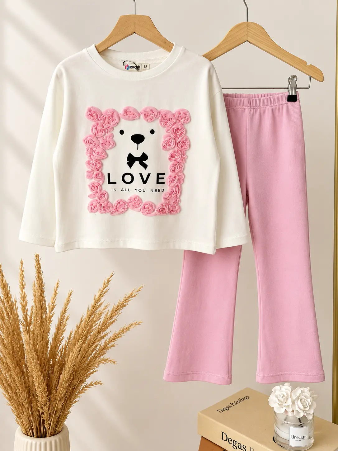 Ensemble fillette haut blanc fleurs en relief rose et pantalon évasé rose - Vêtements fille Tunisie Stylish Kids