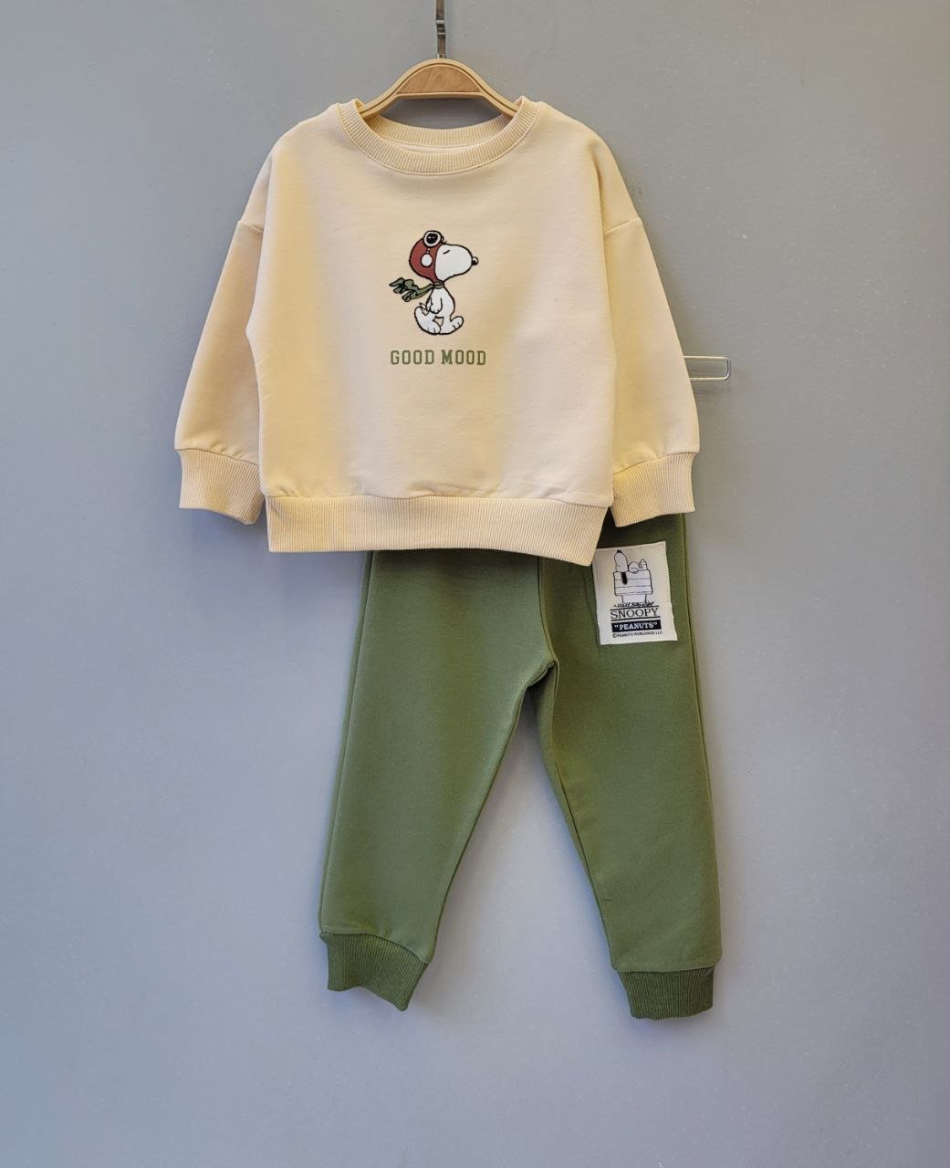 Ensemble garçon molleton non gratté beige Snoopy et pantalon jogging kaki - Mode enfant Tunisie Stylish Kids