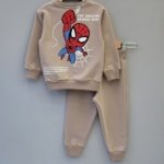 Détail sweat taupe Spider-Man et jogging garçon - Stylish Kids Tunisie
