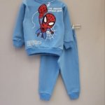 Détail motif Spider-Man et pantalon jogging bleu ciel garçon - Stylish Kids Tunisie