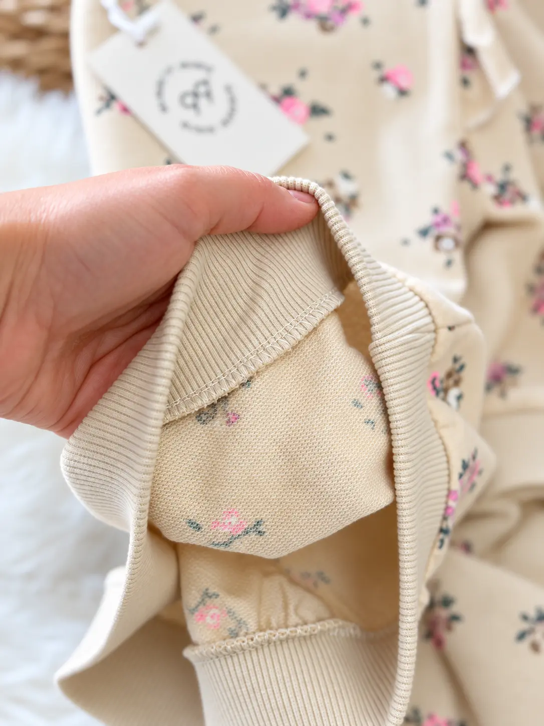 Détail volants épaules et motifs fleuris sweat écru fille 100% coton - Mode fille Tunisie