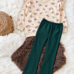 Détail pantalon fluide vert sapin évasé et sweat fleuri fille - Stylish Kids Tunisie