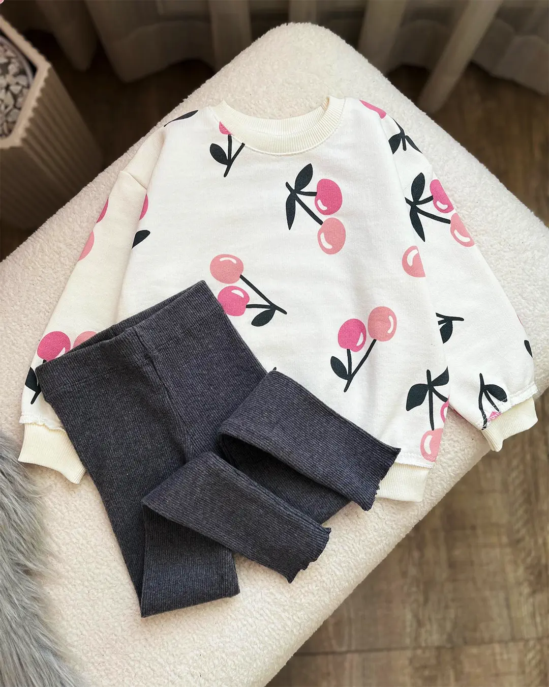 Vue d ensemble fillette gris chiné motif cerise 100% coton - Mode enfant Tunisie