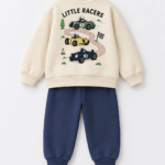 Détail imprimé dos voitures de course sweat écru garçon - Stylish Kids Tunisie