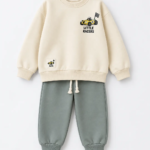 Ensemble garçon molleton non gratté 100% coton écru Little Racers et pantalon vert gris - Stylish Kids Tunisie
