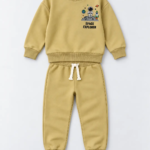 Ensemble garçon molleton non gratté 100% coton moutarde Space Explorer astronaute et jogging - Stylish Kids Tunisie