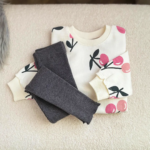 Détail motif cerises sur sweat gris chiné fille 100% coton - Vêtements enfant Tunisie