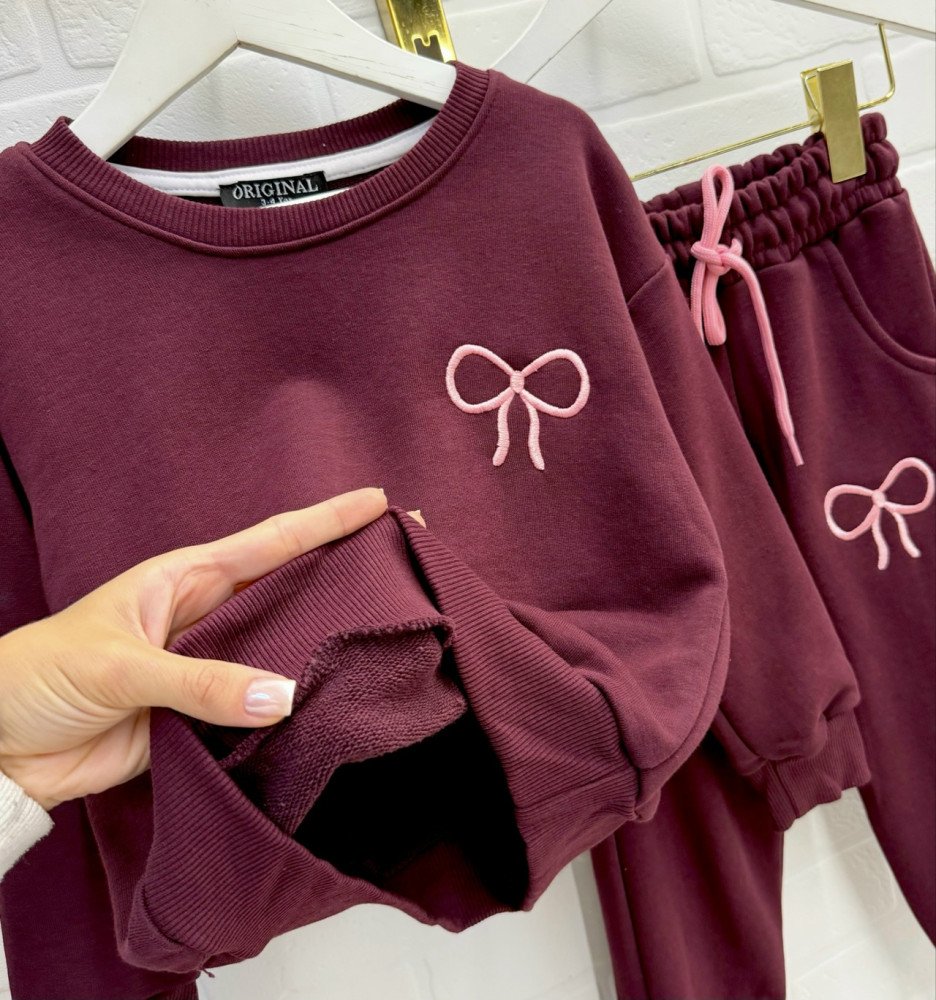 Détail broderie nœud rose sur sweat prune fille - Stylish Kids Tunisie